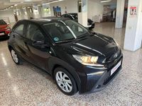 Usado Toyota Aygo Play 72 CV (52 kW) 2022 Negro Utilitario