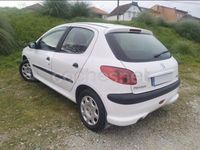 Usado Peugeot 206 70 CV (51 kW) 2005 Blanco Berlina