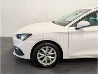 Usado Seat Leon Style 115 CV (84 kW) 2022 Blanco Familiar
