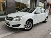 Usado Opel Astra Edition 110 CV (80 kW) 2011 Blanco Berlina