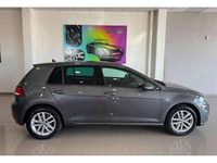 Usado VW Golf VII Advance 116 CV (85 kW) 2020 Gris Utilitario