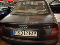 Usado Audi A4 110 CV (80 kW) 1998 Negro Berlina