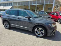 Usado VW Tiguan R-line 150 CV (110 kW) 2022 Gris / plata SUV