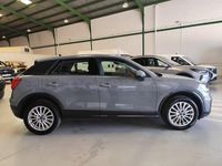 Usado Audi Q2 Design 116 CV (85 kW) 2019 Gris / plata SUV