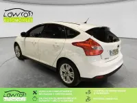 Usado Ford Focus Trend 105 CV (77 kW) 2011 Blanco Berlina