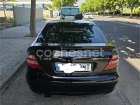 Usado Mercedes C200 163 CV (119 kW) 2003 Negro Berlina