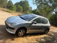 Usado Peugeot 206 75 CV (55 kW) 2002 Gris / plata Berlina