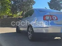 Usado VW Passat Sportline 140 CV (102 kW) 2005 Gris / plata Berlina
