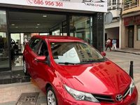 Usado Toyota Auris Live 132 CV (97 kW) 2013 Rojo Familiar