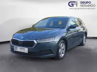 Usado Skoda Octavia Ambition 150 CV (110 kW) 2021 Gris / plata Familiar