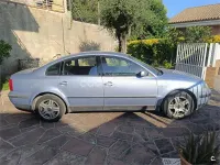 Usado VW Passat Highline 130 CV (95 kW) 1999 Azul Berlina