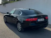 Usado Jaguar XE Portfolio 180 CV (132 kW) 2015 Negro Berlina