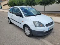 Usado Ford Fiesta Ambiente 68 CV (50 kW) 2006 Blanco Utilitario