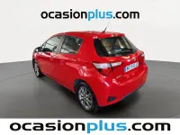 Usado Toyota Yaris Active 111 CV (81 kW) 2018 Rojo Utilitario