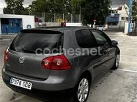 Usado VW Golf IV Trendline 102 CV (75 kW) 2004 Gris / plata Berlina