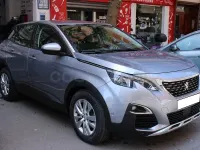 Usado Peugeot 3008 Active 130 CV (95 kW) 2020 Gris / plata SUV