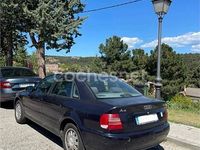 Usado Audi A4 125 CV (91 kW) 1998 Azul Berlina