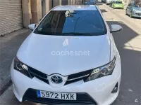 Usado Toyota Auris Hybrid Active 136 CV (100 kW) 2014 Blanco Berlina