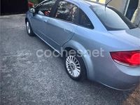 Usado Fiat Linea Emotion 90 CV (66 kW) 2008 Gris / plata Berlina