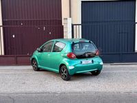 Usado Toyota Aygo 68 CV (50 kW) 2008 Verde Utilitario