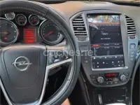 Usado Opel Insignia Cosmo 130 CV (95 kW) 2010 Negro Berlina