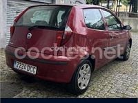 Usado Fiat Punto Dynamic 60 CV (44 kW) 2004 Granate Utilitario