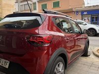 Usado Dacia Sandero Comfort 91 CV (66 kW) 2022 Granate Berlina
