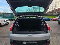 Usado Peugeot 3008 Premium 109 CV (80 kW) 2010 Gris Utilitario