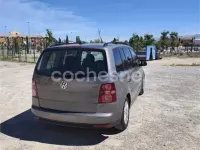 Usado VW Touran Advance 105 CV (77 kW) 2010 Gris / plata Monovolumen