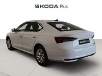 Usado Skoda Octavia Selection 150 CV (110 kW) 2025 Blanco