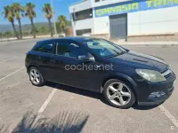 Usado Opel Astra GTC Sport 100 CV (73 kW) 2006 Negro Berlina