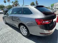Usado Skoda Superb Ambition 150 CV (110 kW) 2022 Gris / plata Familiar
