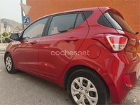 Usado Hyundai i10 66 CV (48 kW) 2015 Granate Utilitario
