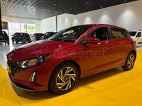 Usado Hyundai i20 101 CV (74 kW) 2024 Rojo Utilitario