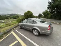 Usado VW Passat Highline 150 CV (110 kW) 2002 Gris / plata Berlina