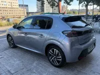 Usado Peugeot 208 Allure 100 CV (73 kW) 2023 Gris / plata Utilitario