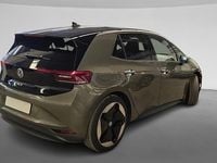 Usado VW ID.3 Pro 150 kW (204 CV) 2024 Verde oliva metalizado con techo negro Utilitario
