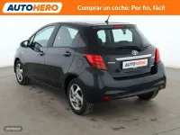 Usado Toyota Yaris Hybrid Active 101 CV (74 kW) 2017 Negro Berlina