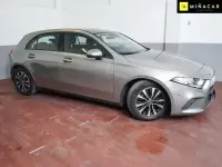 Usado Mercedes A180 116 CV (85 kW) 2020 Gris Utilitario