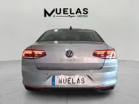 Usado VW Passat 122 CV (89 kW) 2021 Gris / plata Berlina
