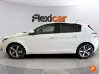 Usado Peugeot 308 Allure 130 CV (95 kW) 2018 Blanco Berlina