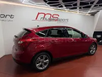Usado Ford Focus Trend 115 CV (84 kW) 2014 Granate Berlina