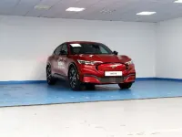 Usado Ford Mustang Mach-E Extended Range 258 kW (351 CV) 2022 Rojo SUV