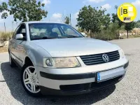 Usado VW Passat Highline 150 CV (110 kW) 2001 Gris / plata Berlina