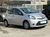Usado Toyota Aygo Live 68 CV (50 kW) 2014 Gris Utilitario