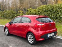Usado Kia Rio Plus 84 CV (61 kW) 2017 Granate Berlina