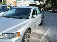 Usado Volvo S60 163 CV (119 kW) 2005 Gris / plata Berlina