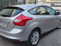 Usado Ford Focus Trend 125 CV (91 kW) 2011 Gris / plata Berlina