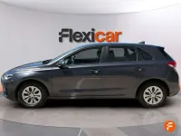 Usado Hyundai i30 110 CV (80 kW) 2022 Gris Utilitario