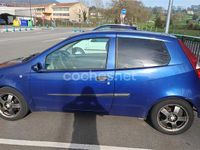 Usado Fiat Punto Dynamic 70 CV (51 kW) 2003 Azul Utilitario